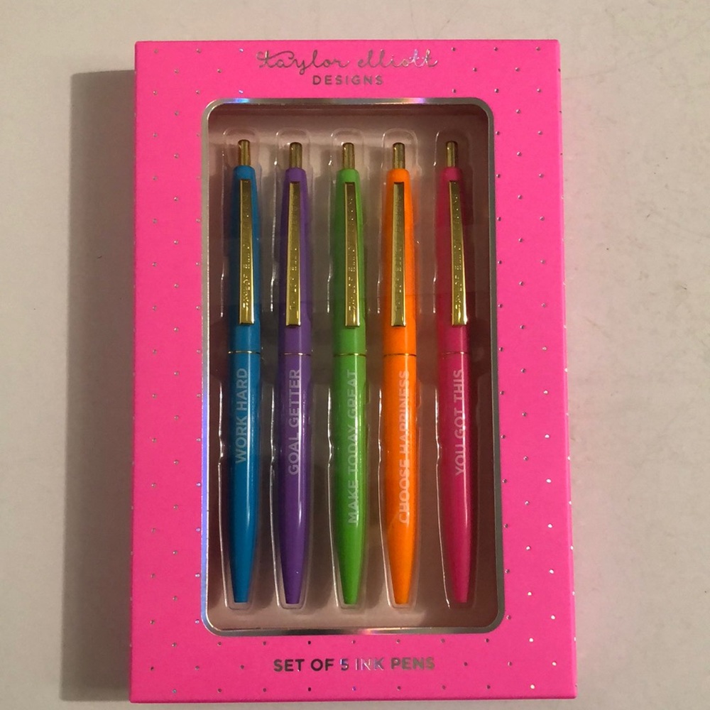 Taylor Elliott Black Ink Pens: Set of 5 Medium Point